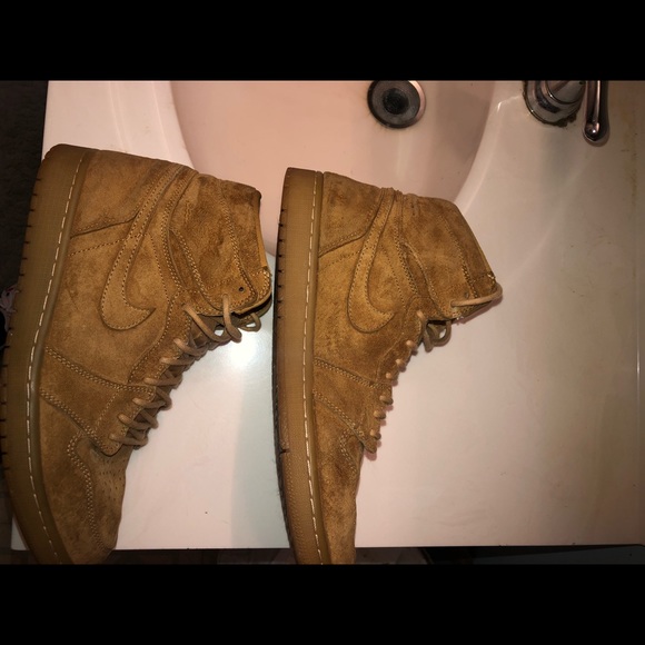 Men’s Nike Air Jordan 1 main image 2